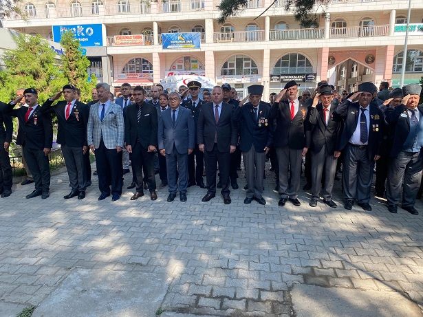 Kaymakamımız İzzet Cem ESER, 19 Eylül Gaziler Günü münasebetiyle İlçemiz Atatürk Park’ında düzenlenen programa katıldı.