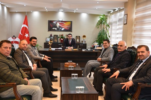 CHP Şuhut Belediye Başkan Adayı Mehmet Kahraman ve beraberindeki heyet; Kaymakamımız Harun Reşit HAN’ı makamında ziyaret etti.