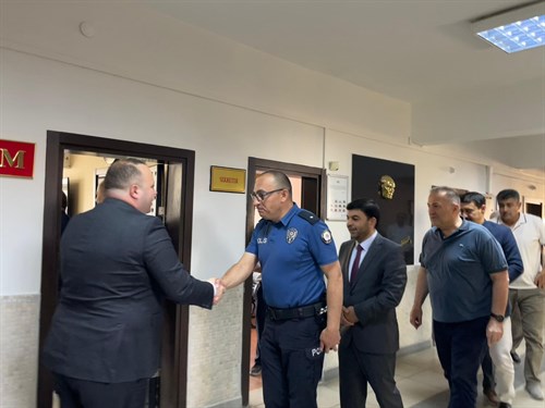 Kaymakamımız, Kurban Bayramı dolayısıyla ilçe protokolü, kamu kurum ve kuruluşlarının çalışanları, muhtarlar ve vatandaşlarla bayramlaştı.
