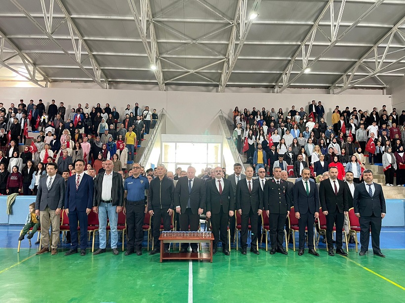 Kaymakamımız İzzet Cem ESER, 19 Mayıs Atatürk’ü Anma, Gençlik ve Spor Bayramı kapsamında ilçemizde düzenlenen kutlama programına katıldı.