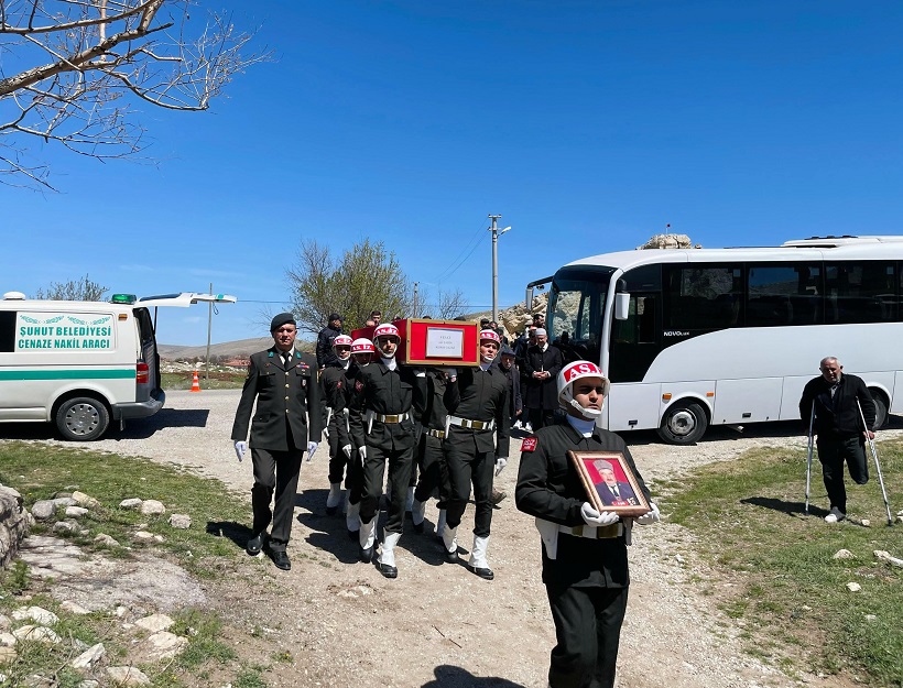 Kaymakam Vekilimiz Emrah ASLAN, İlçemiz Çobankaya nüfusundan Kahraman Gazimiz Ali ŞAHİN’ in cenaze merasimine katıldı.